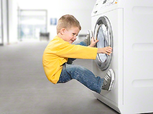 Phải làm sao khi máy giặt không ngắt được nước?